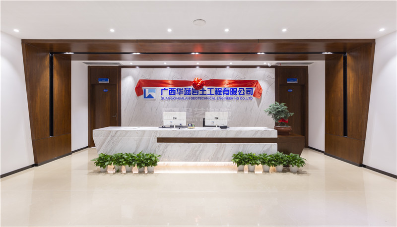 五星綠地中心華藍(lán)巖土公司2000平前臺裝修實景圖