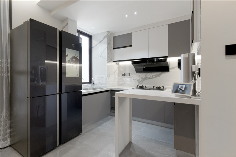 廣源大都會120平廚房裝修實(shí)景圖