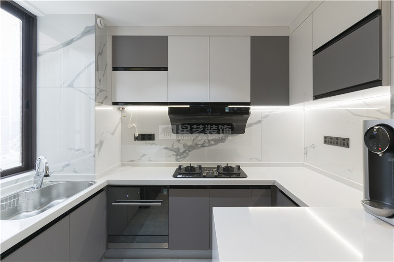 廣源大都會120平廚房裝修實(shí)景圖