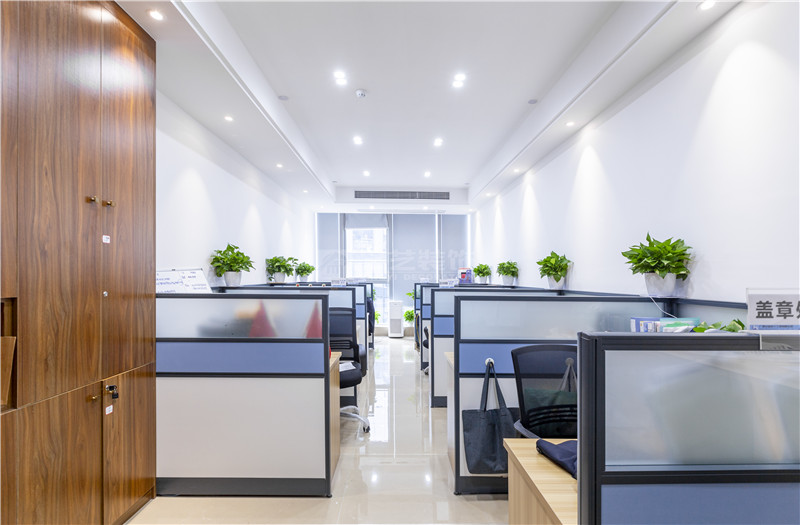 五星綠地中心華藍(lán)巖土公司2000平辦公區(qū)裝修實景圖