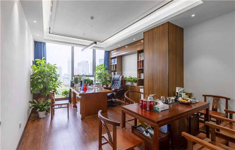 五星綠地中心華藍(lán)巖土公司2000平辦公室裝修實景圖