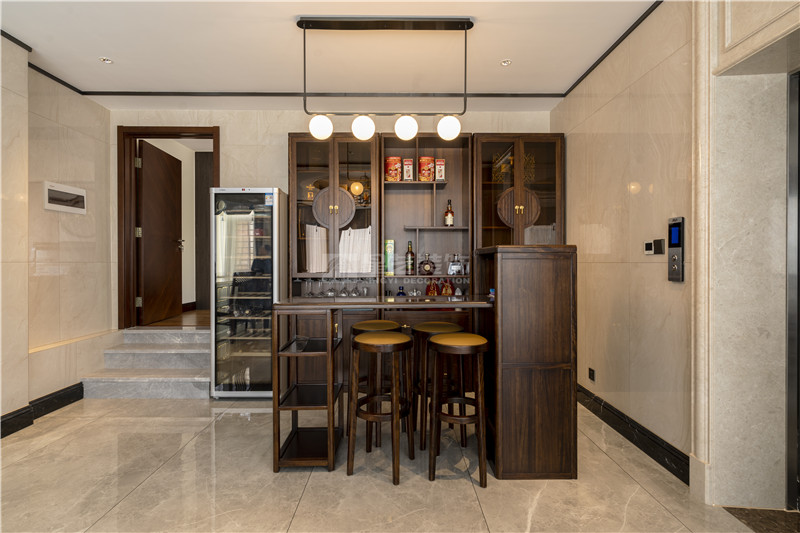 碧麗山莊450平別墅吧臺(tái)裝修實(shí)景圖