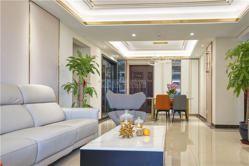 保利翎峰臺150平客廳裝修實景圖