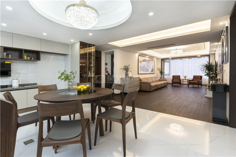 翡翠時光 復(fù)式270平餐客廳裝修實景圖