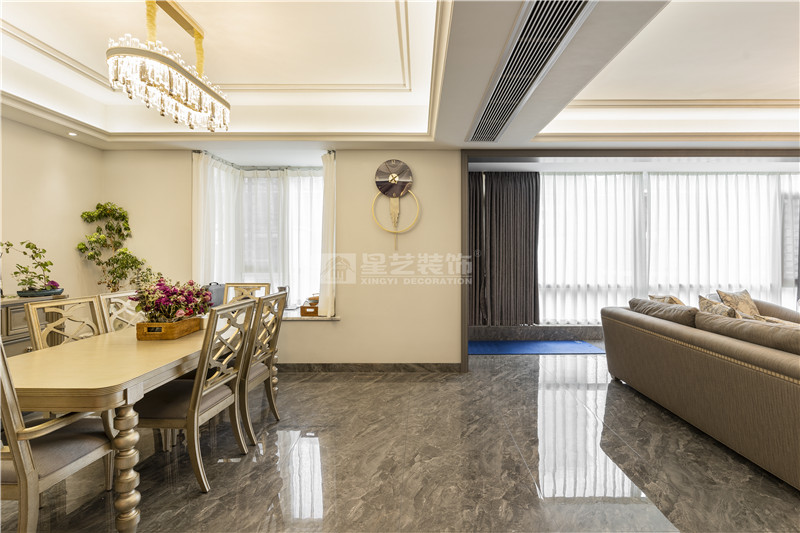 唐越青山 260平復(fù)式餐客廳裝修實景圖