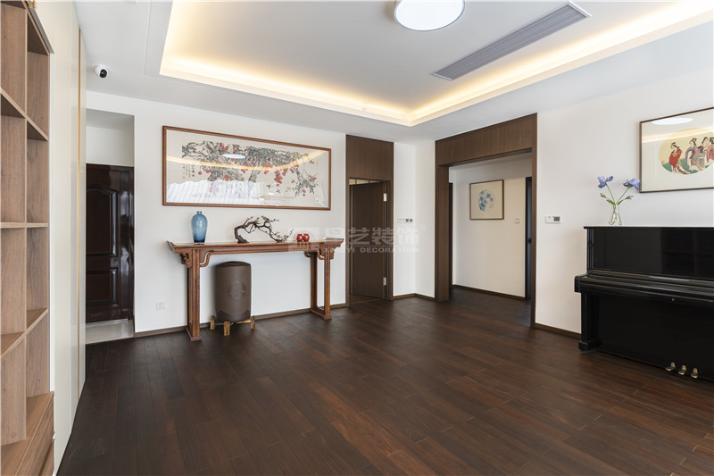 翡翠時光 復(fù)式270平客廳裝修實景圖