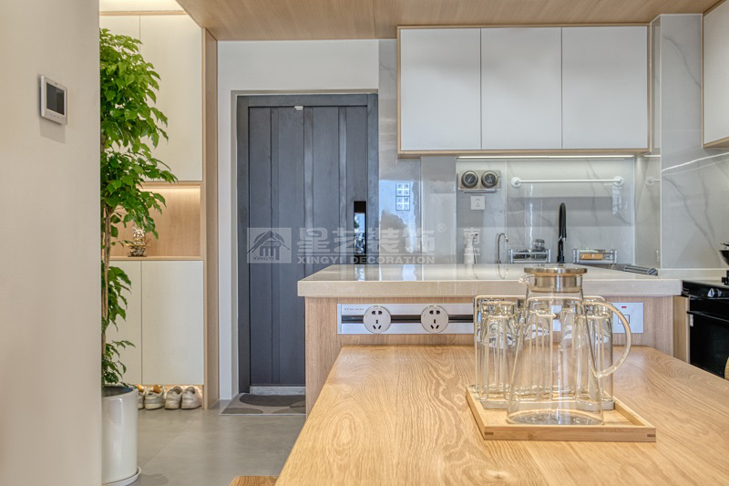 單位房 139平日式風(fēng)格入戶玄關(guān)裝修實景圖