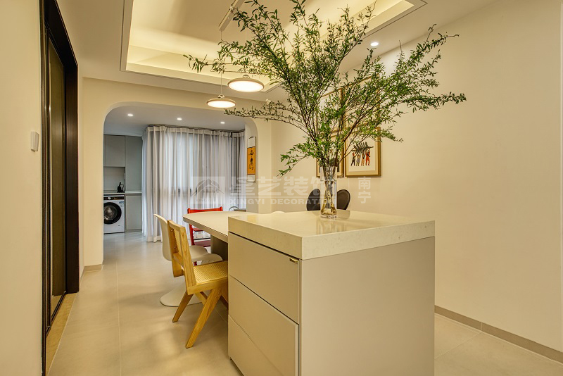 綠地中央廣場(chǎng)125平現(xiàn)代風(fēng)格餐廳實(shí)景