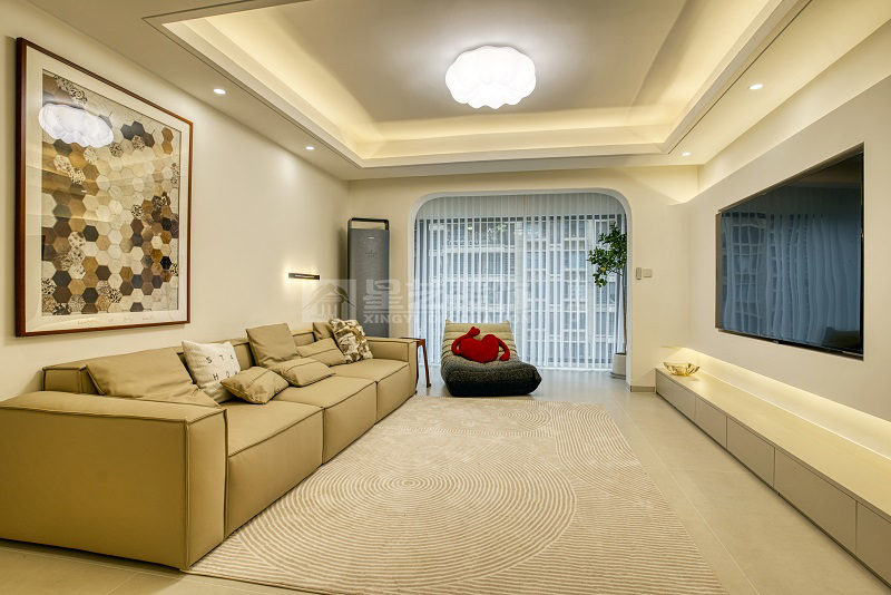 綠地中央廣場(chǎng)125平現(xiàn)代風(fēng)格客廳實(shí)景