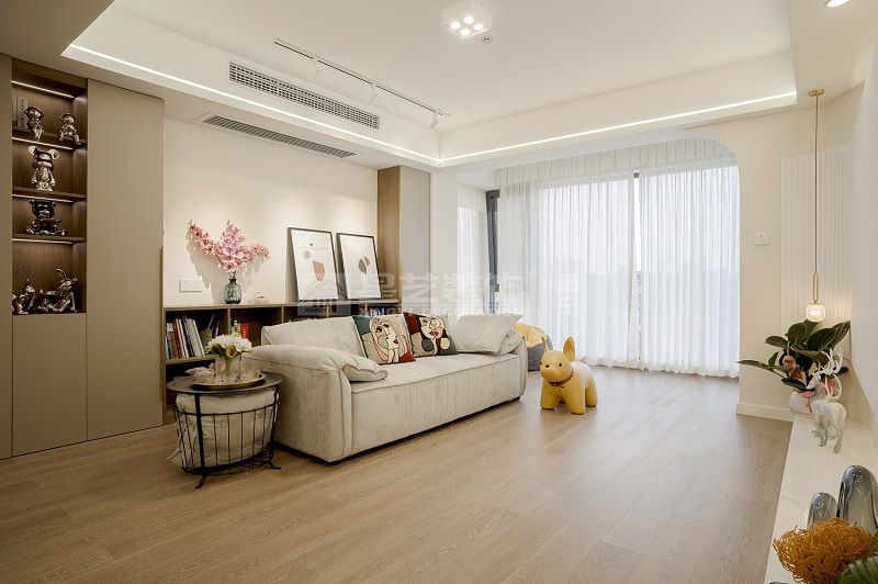 德澤苑130平奶油風(fēng)客廳實景