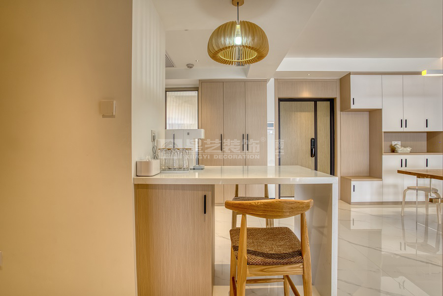 保利冠江墅143平原木風(fēng)格吧臺裝修實(shí)景