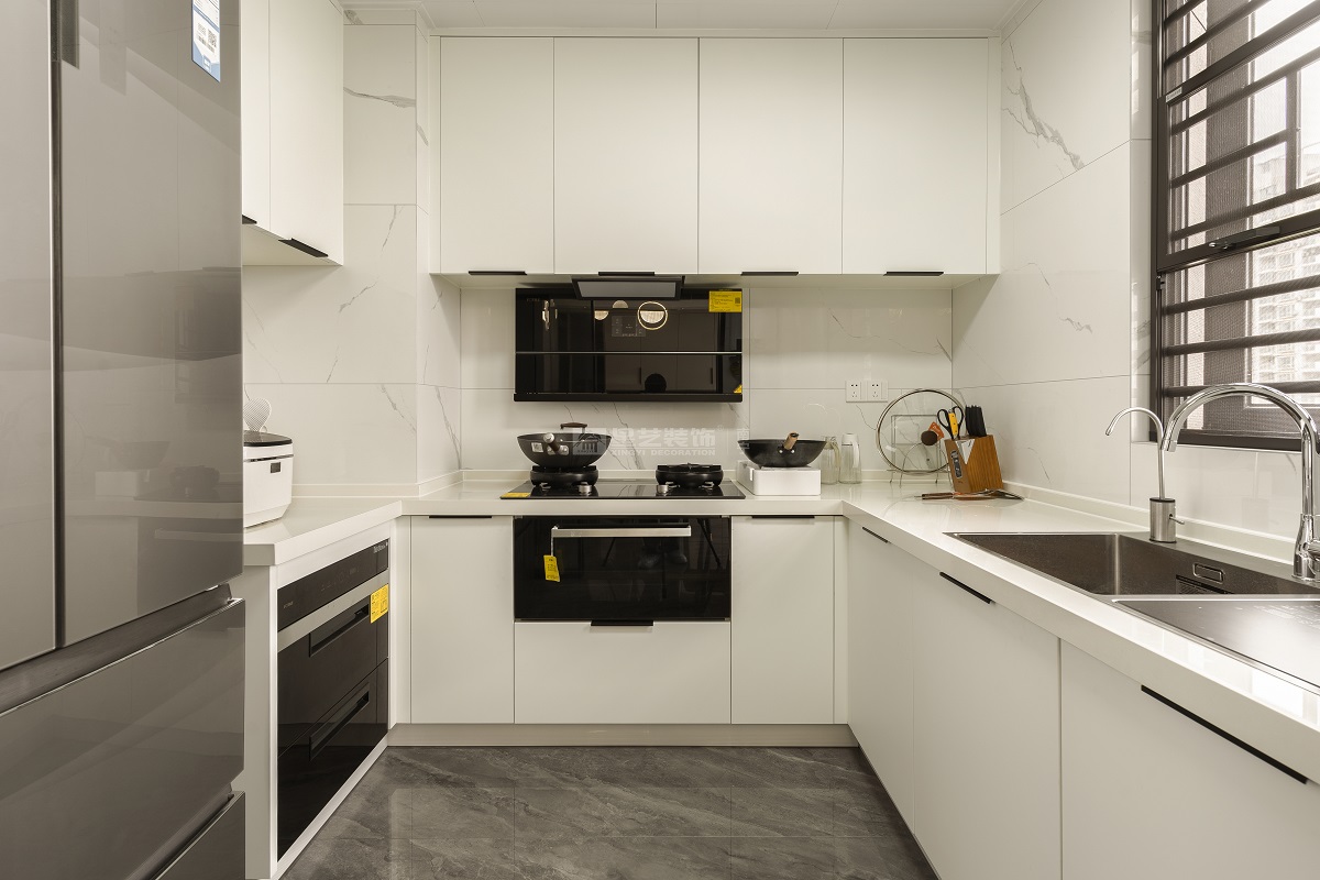 唐樾青山143平現(xiàn)代簡約廚房裝修實(shí)景