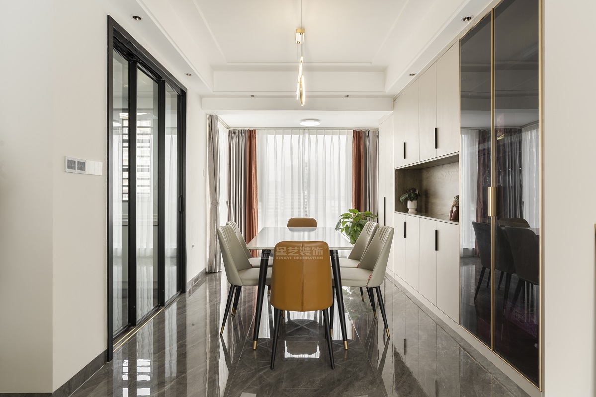 唐樾青山143平現(xiàn)代簡約餐廳裝修實(shí)景