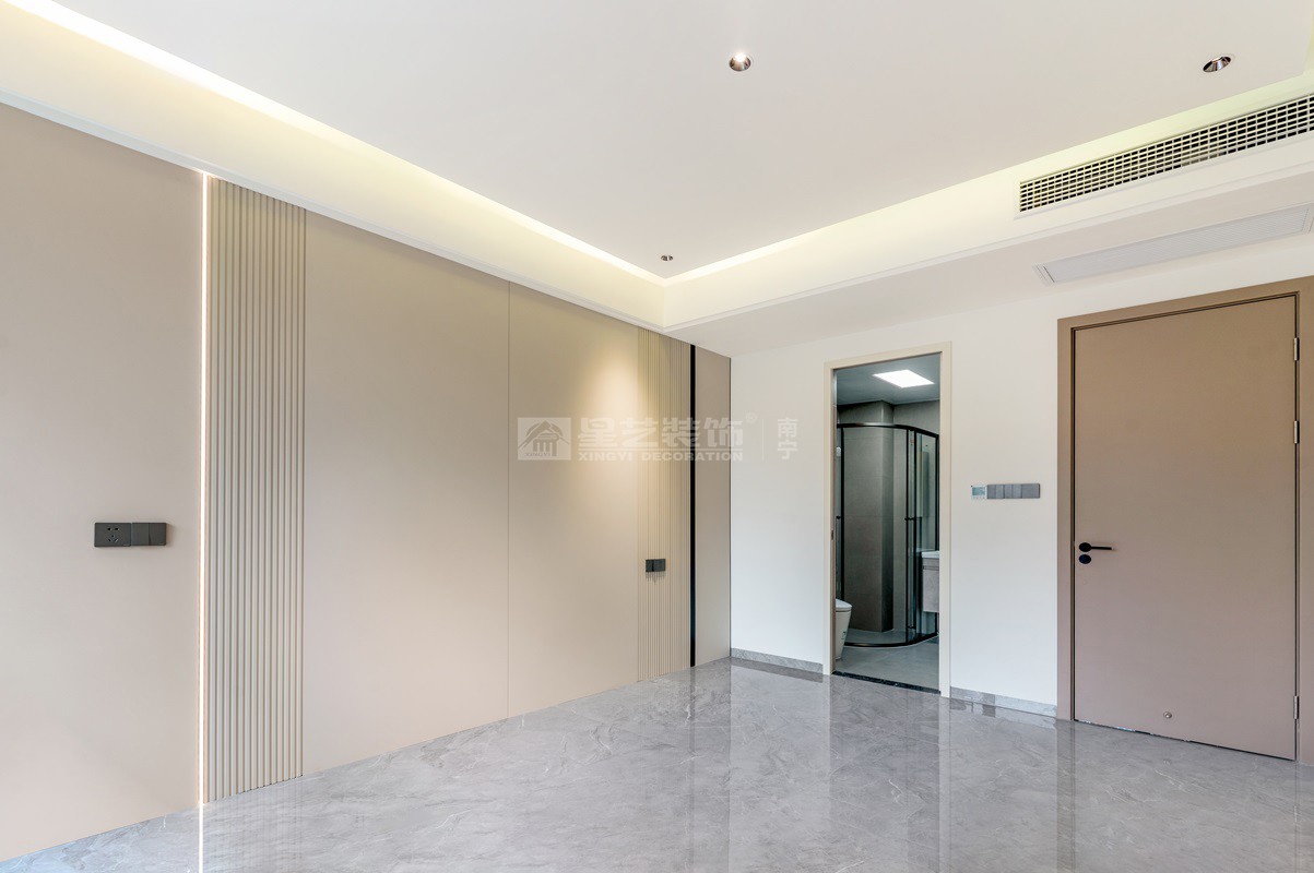 建發(fā)央璽129平現(xiàn)代奶油風臥室裝修實景