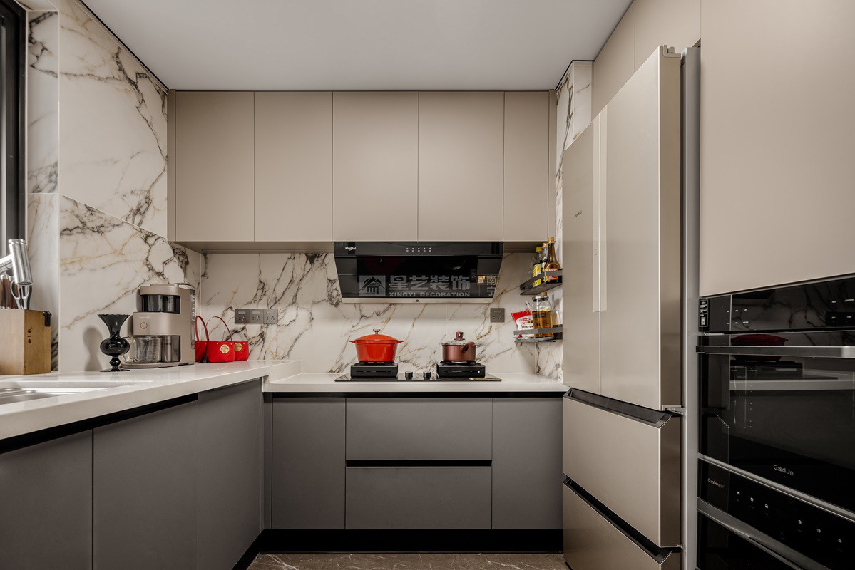 龍光天瀛140平意式輕奢風(fēng)格廚房裝修實(shí)景