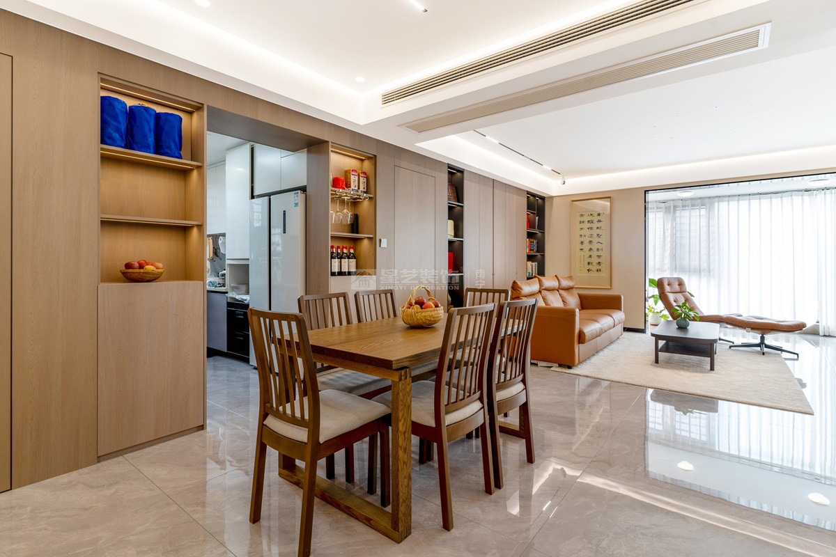 建發(fā)央璽130平現(xiàn)代簡(jiǎn)約餐廳裝修實(shí)景