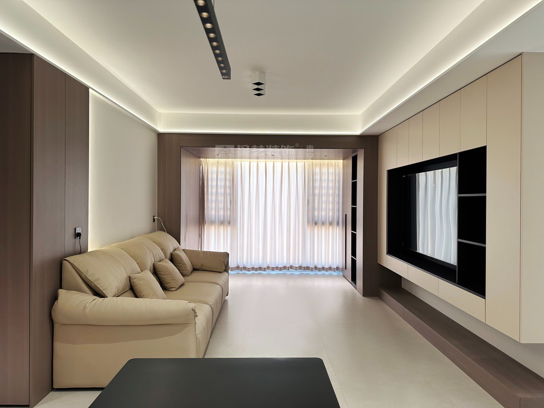 領(lǐng)譽(yù)府115平現(xiàn)代簡(jiǎn)約客廳裝修實(shí)景