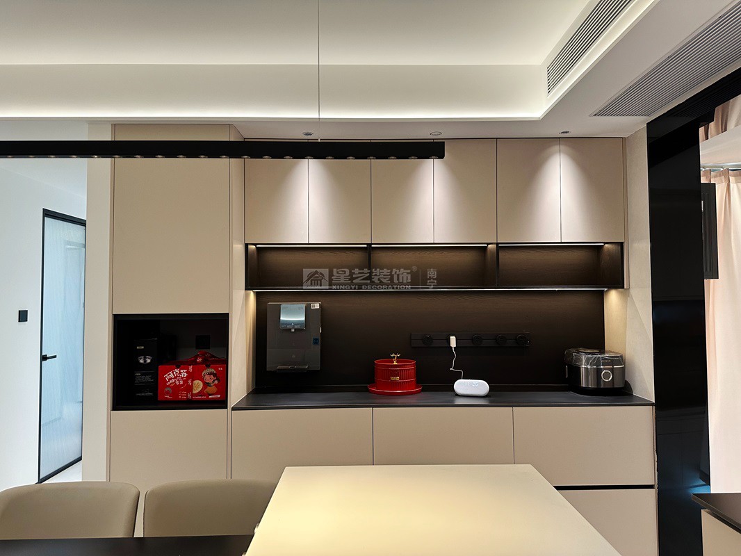 領(lǐng)譽(yù)府115平現(xiàn)代簡(jiǎn)約餐廳裝修實(shí)景