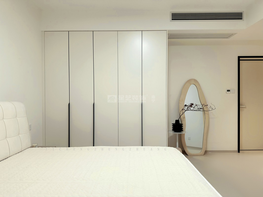 電網(wǎng)小區(qū)146平奶油風(fēng)格臥室裝修實景