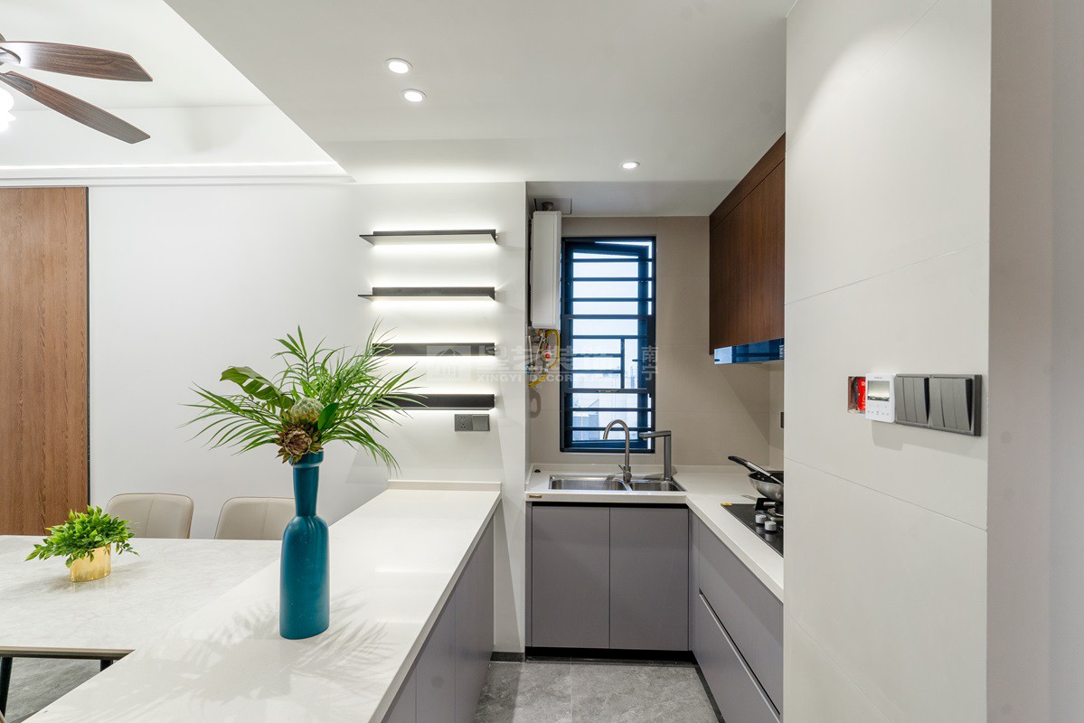 江南中心100平現(xiàn)代簡(jiǎn)約廚房裝修實(shí)景