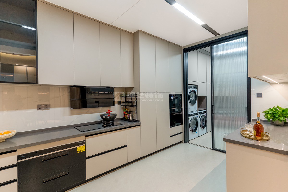 美泉1612 230平現(xiàn)代風(fēng)格廚房裝修實(shí)景