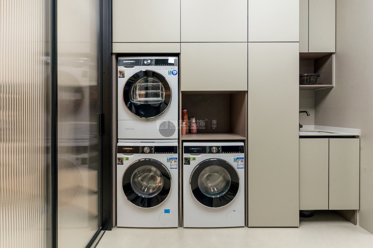 美泉1612 230平現(xiàn)代風(fēng)格陽(yáng)臺(tái)裝修實(shí)景