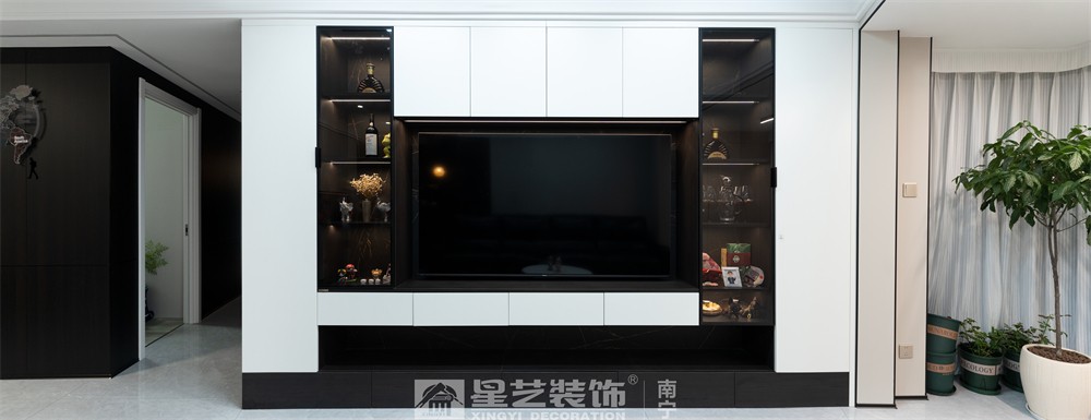 保利領(lǐng)譽(yù)府132平現(xiàn)代簡(jiǎn)約客廳裝修實(shí)景