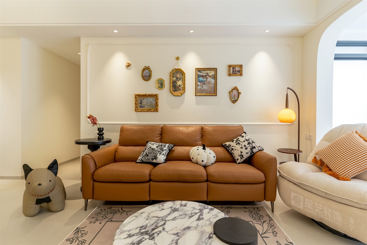 華潤西園悅府118平法式客廳裝修完工實(shí)景圖