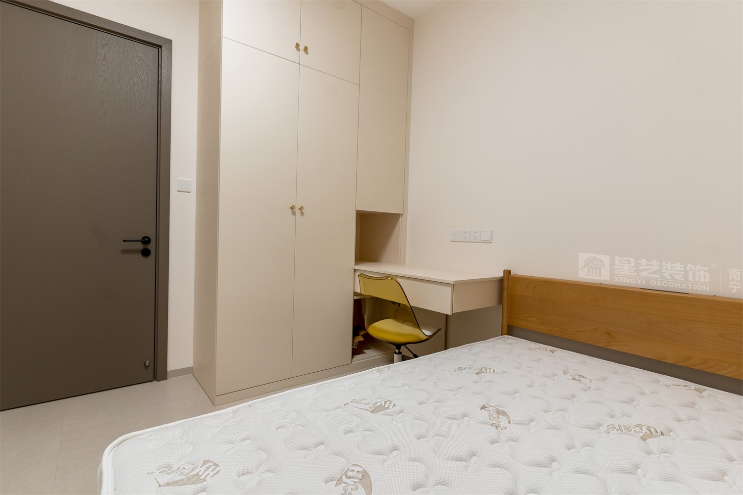 華潤西園悅府118平法式臥室裝修完工實(shí)景圖