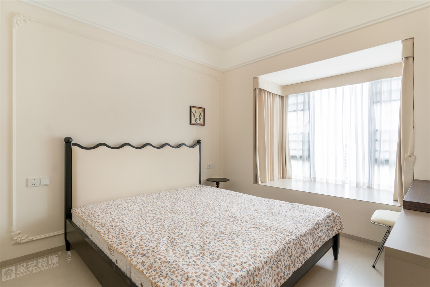 華潤西園悅府118平法式臥室裝修完工實(shí)景圖