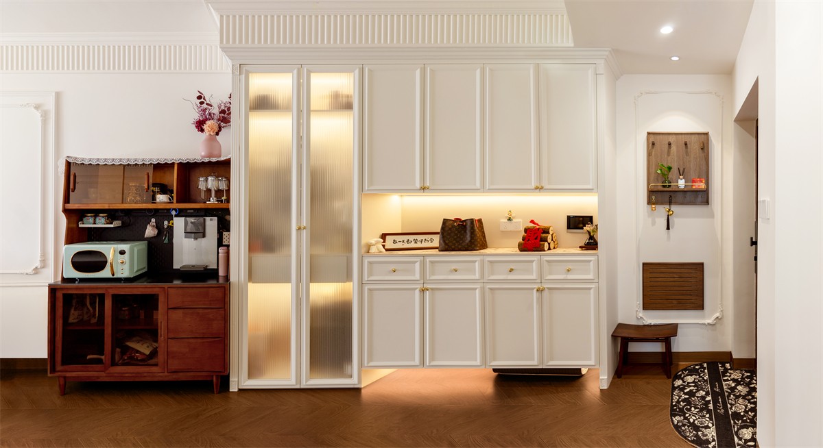 邕熙華府80平法式風(fēng)格入戶裝修完工實景圖