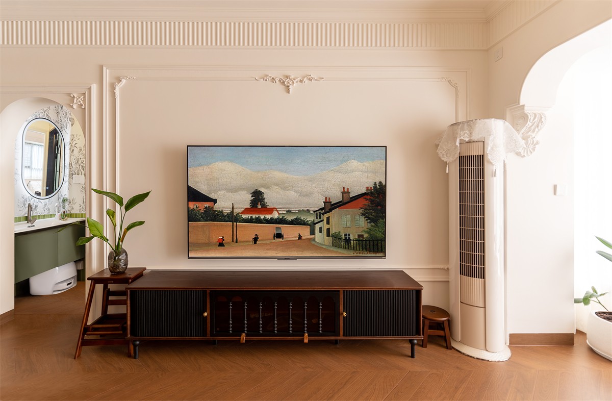 邕熙華府80平法式風(fēng)格客廳裝修完工實景圖