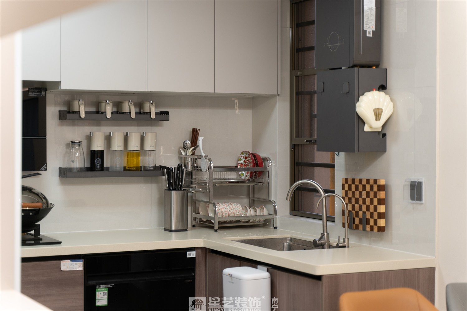 嘉逸城120平現(xiàn)代風(fēng)格廚房裝修完工實景圖