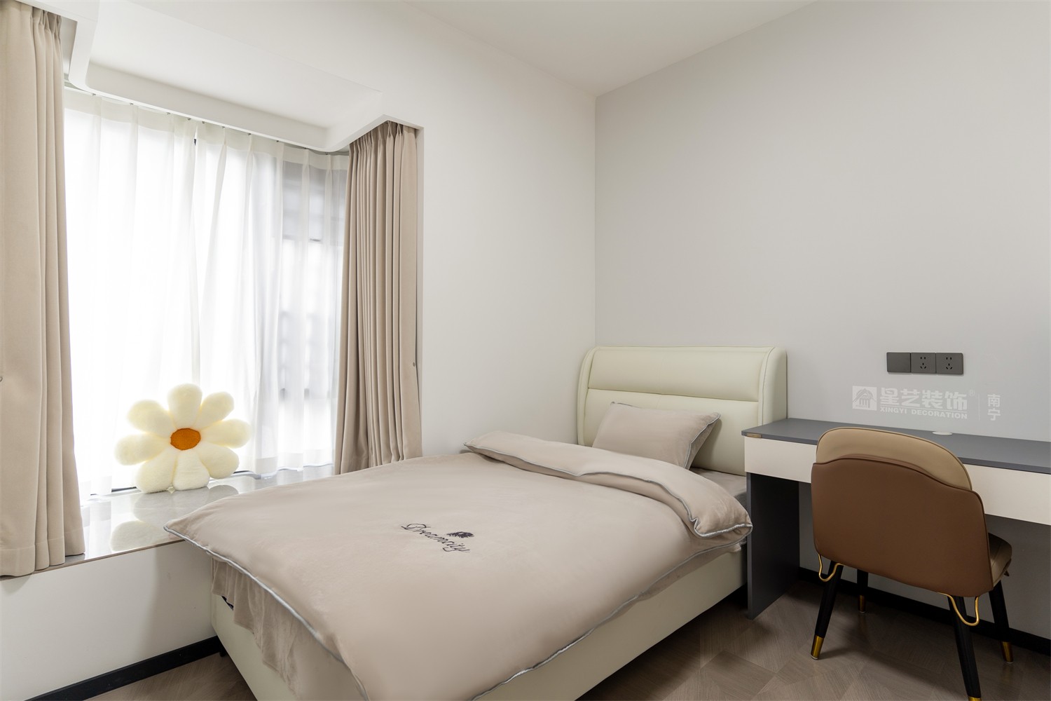 軌道御璽君臨灣140平臥室裝修完工實(shí)景圖