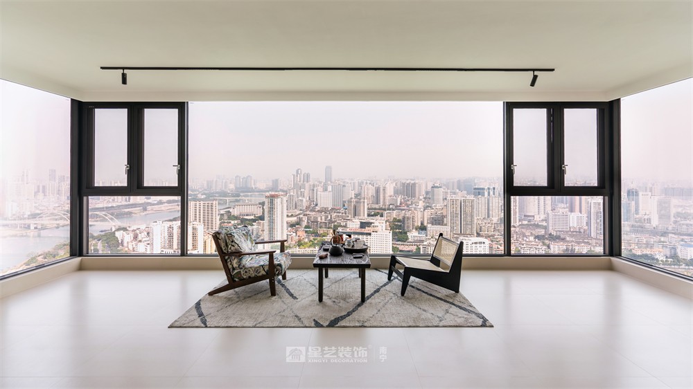 上水灣200平現(xiàn)代原木風(fēng)陽臺(tái)裝修完工實(shí)景圖