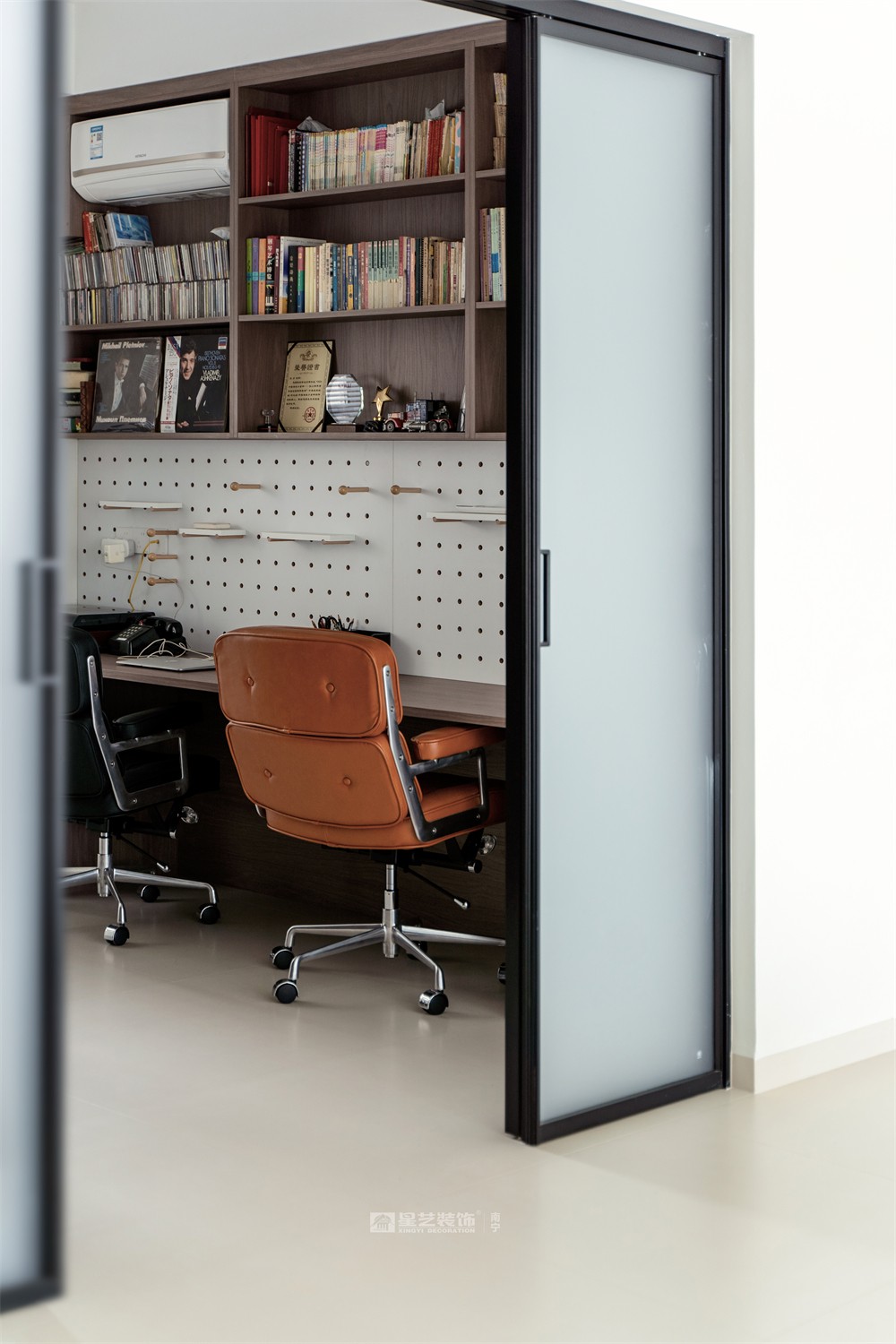 上水灣200平現(xiàn)代原木風(fēng)書房裝修完工實(shí)景圖