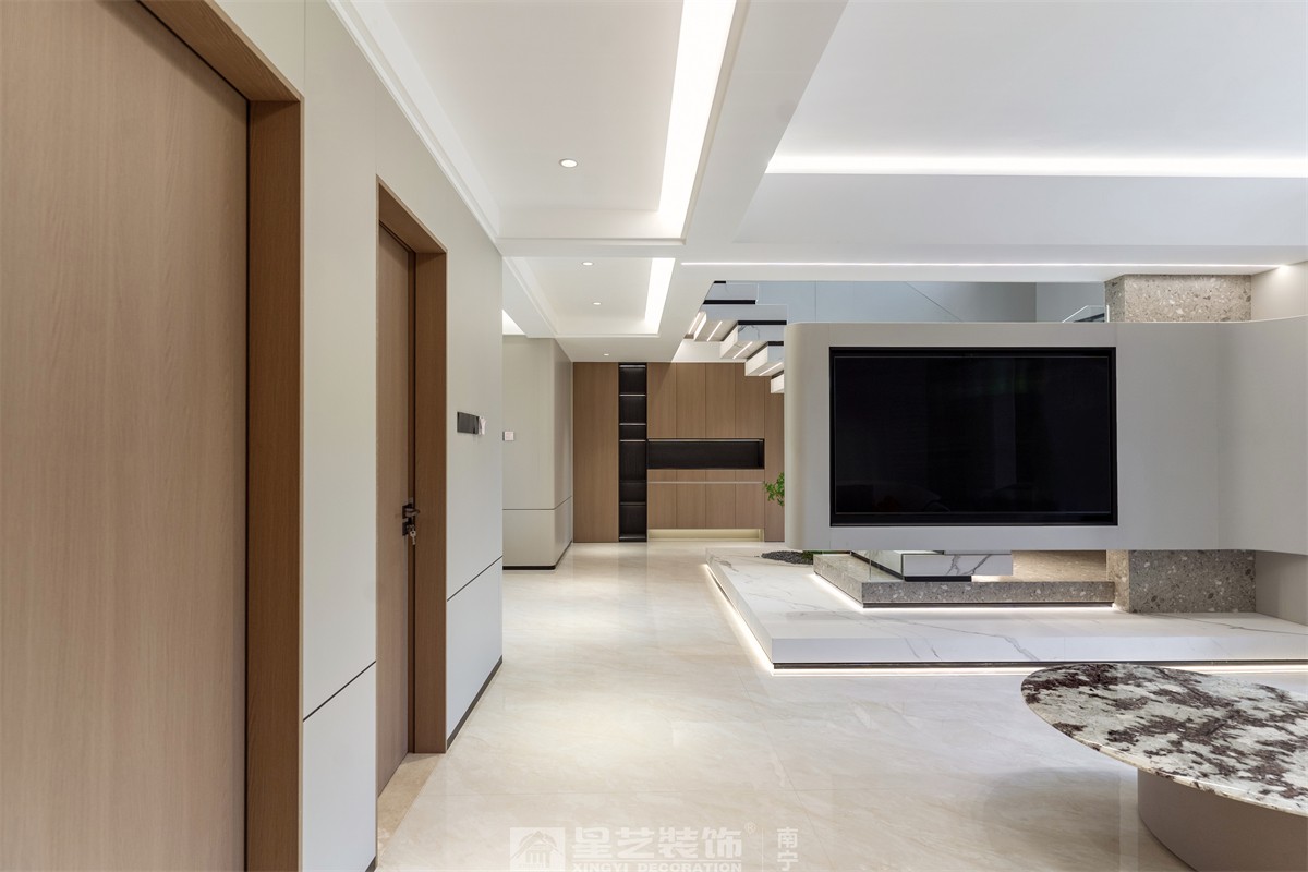 德澤苑220平現(xiàn)代簡約客廳裝修完工實(shí)景圖