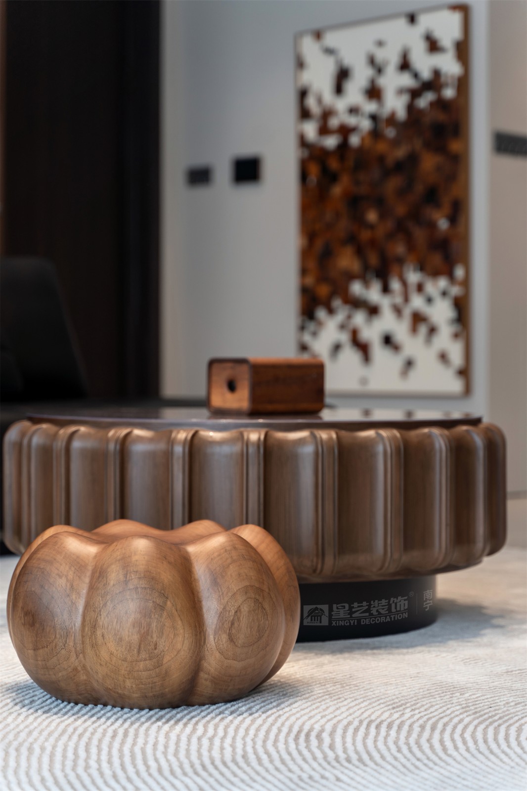 華潤西園潤府143平意式輕奢客廳裝修完工實景圖