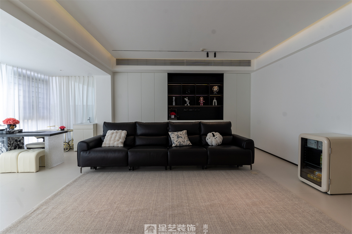 冠江墅169平現(xiàn)代極簡(jiǎn)客廳完工裝修實(shí)景圖