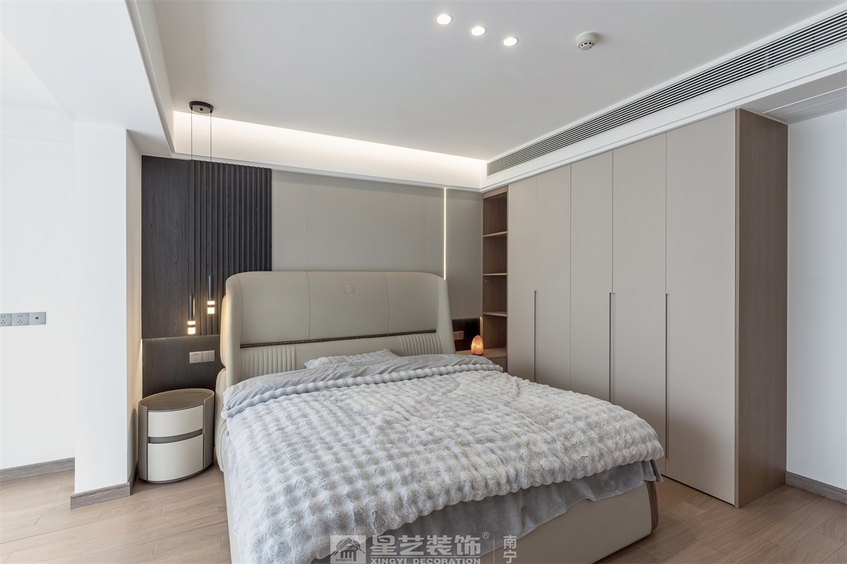 德澤苑220平現(xiàn)代簡約臥室裝修完工實(shí)景圖