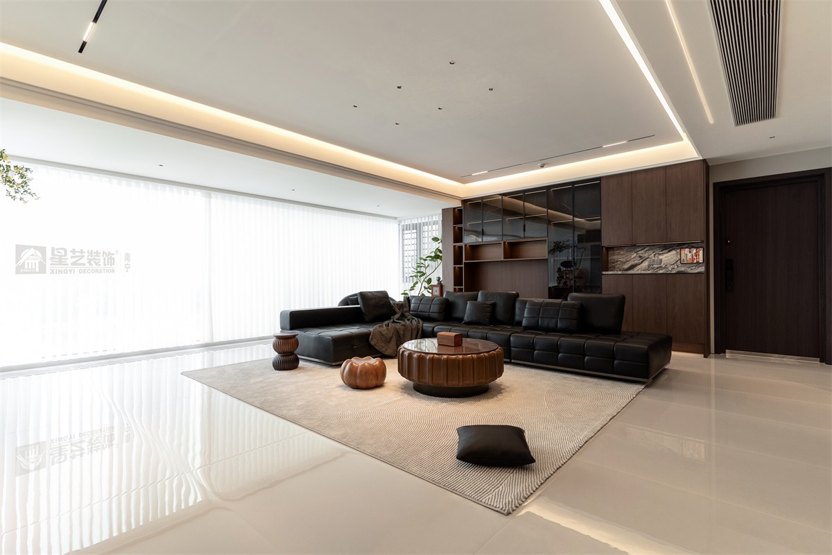 華潤西園潤府143平意式輕奢客廳裝修完工實景圖