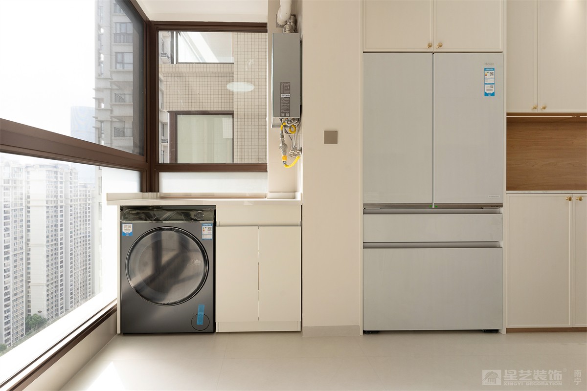 盛科城152平奶油風(fēng)陽(yáng)臺(tái)裝修完工實(shí)景圖