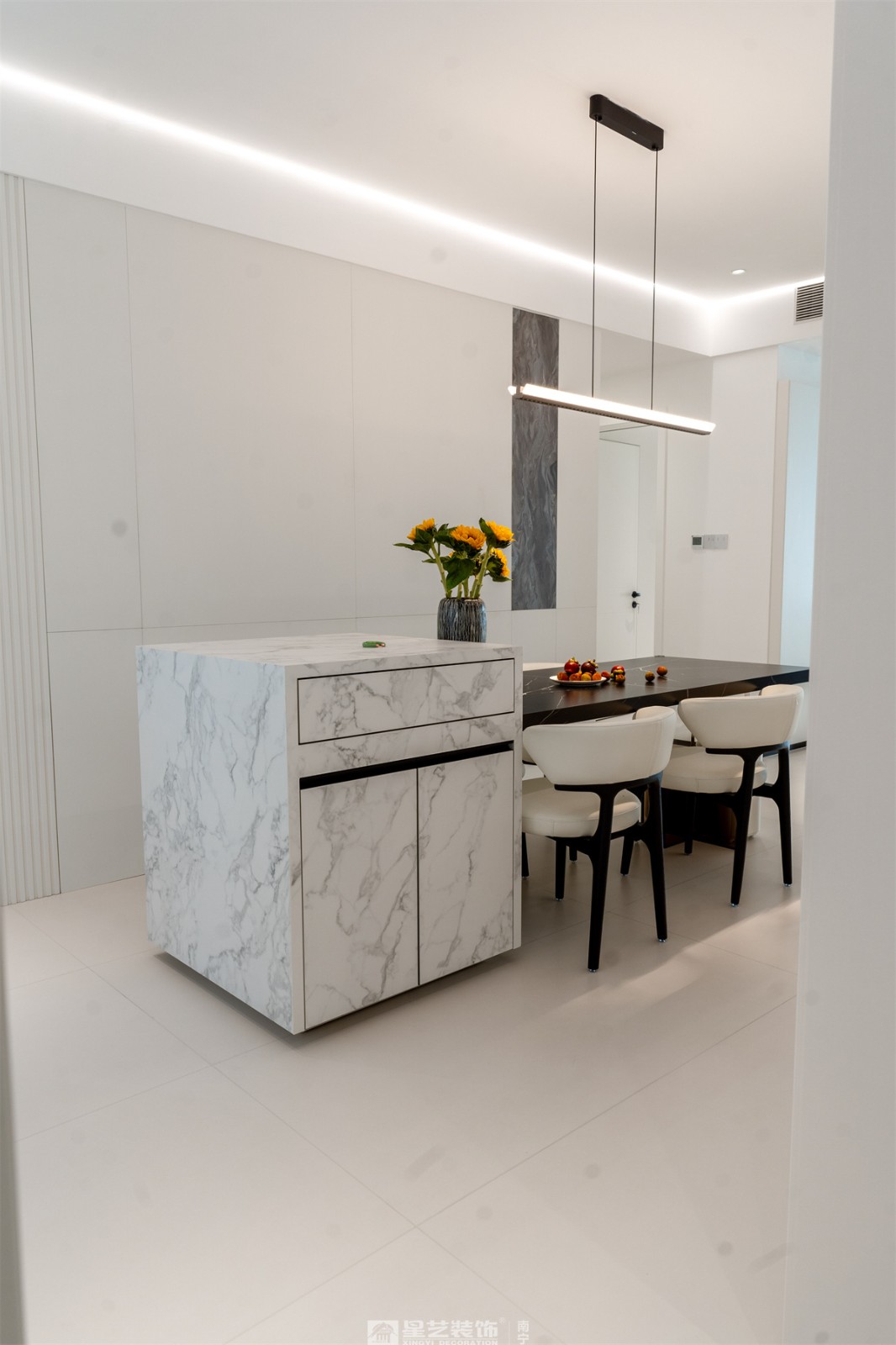 冠江墅169平現(xiàn)代極簡(jiǎn)餐廳完工裝修實(shí)景圖