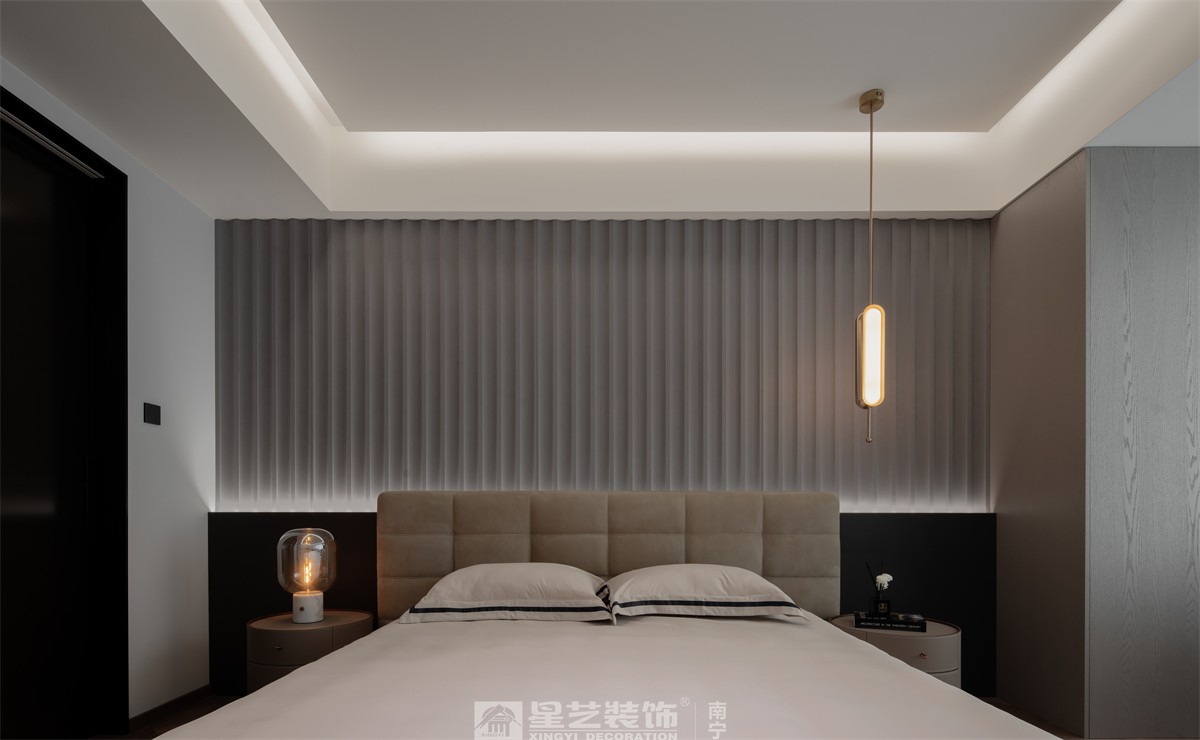 中海央墅500平現(xiàn)代極簡臥室裝修完工實景圖
