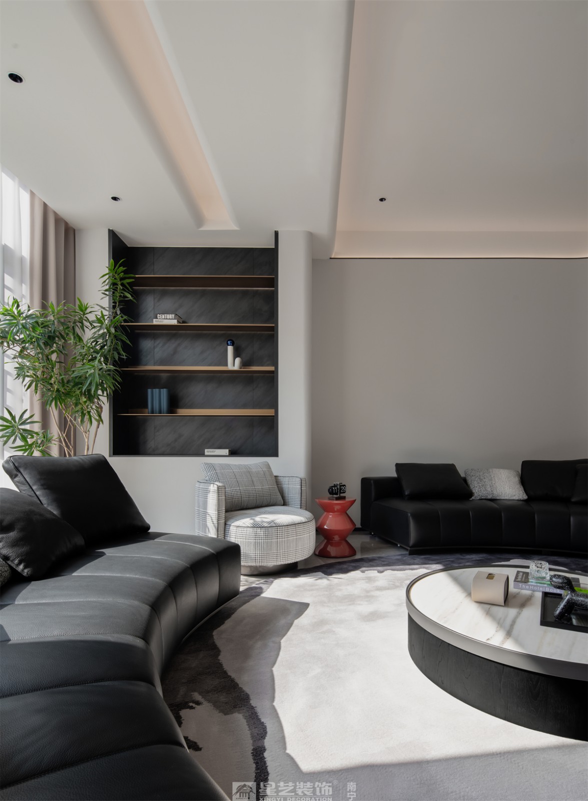 中海央墅500平現(xiàn)代極簡客廳裝修完工實景圖