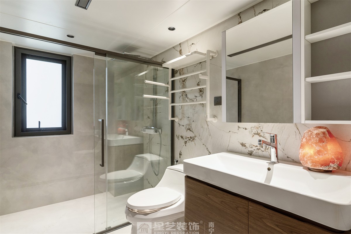 德澤苑220平現(xiàn)代簡約衛(wèi)生間裝修完工實(shí)景圖