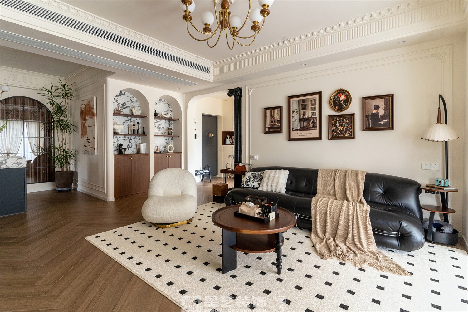 湖畔書院150平法式中古風(fēng)客廳裝修完工實景圖