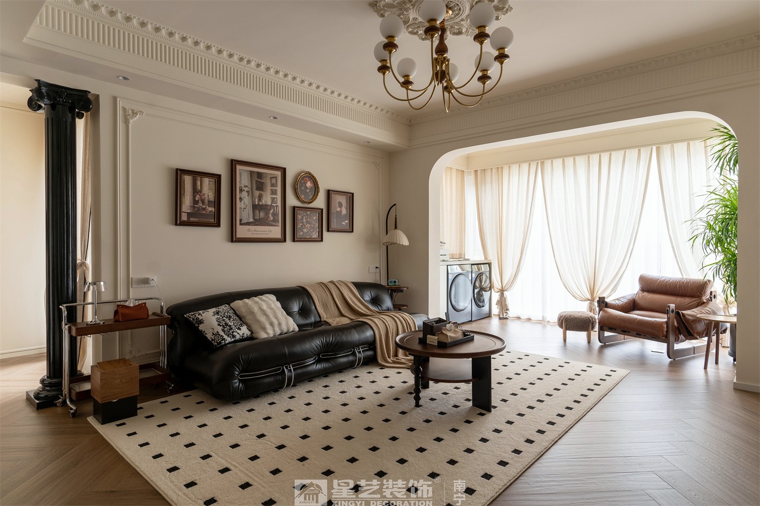 湖畔書院150平法式中古風(fēng)客廳裝修完工實景圖