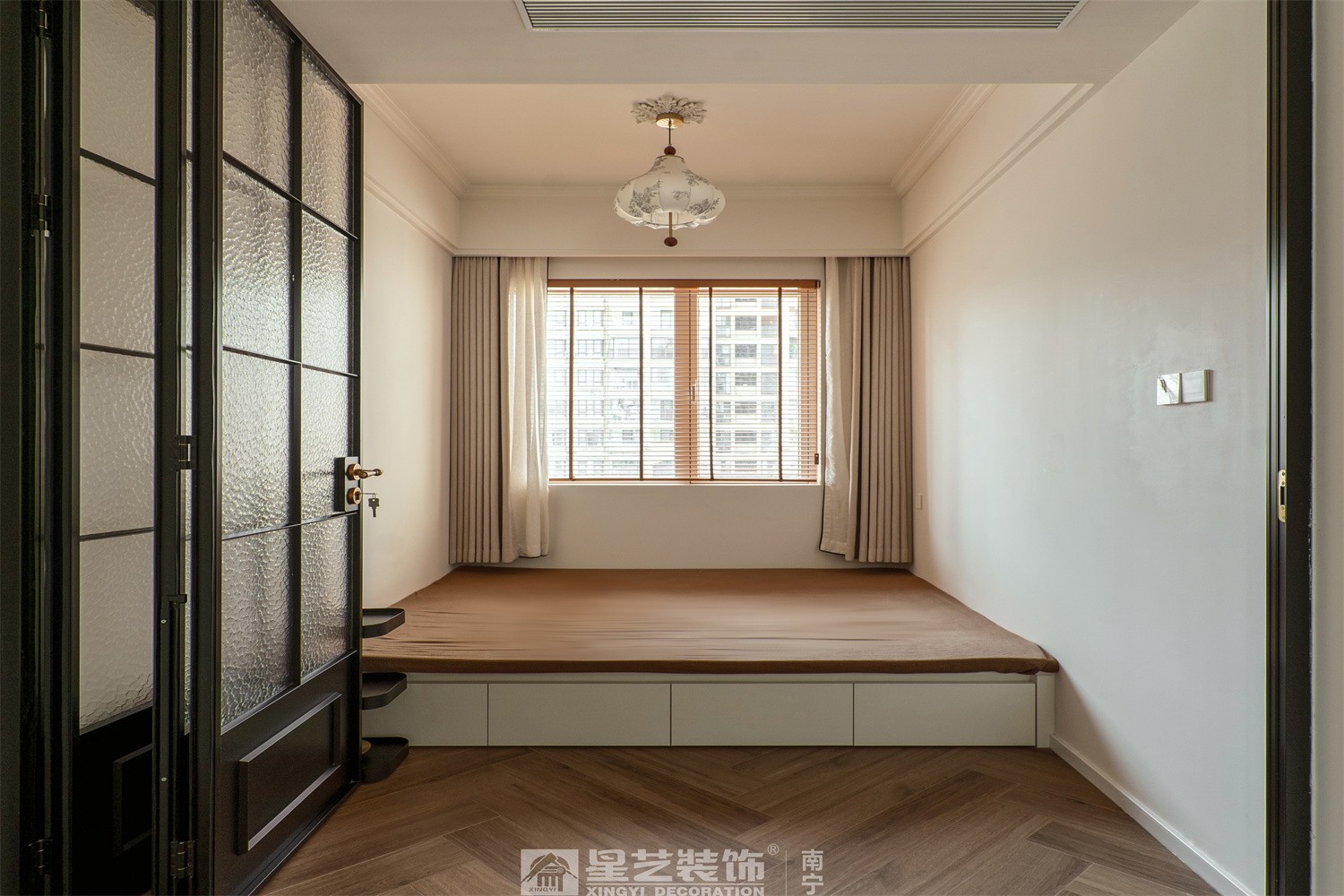 湖畔書院150平法式中古風(fēng)衛(wèi)臥室裝修完工實景圖