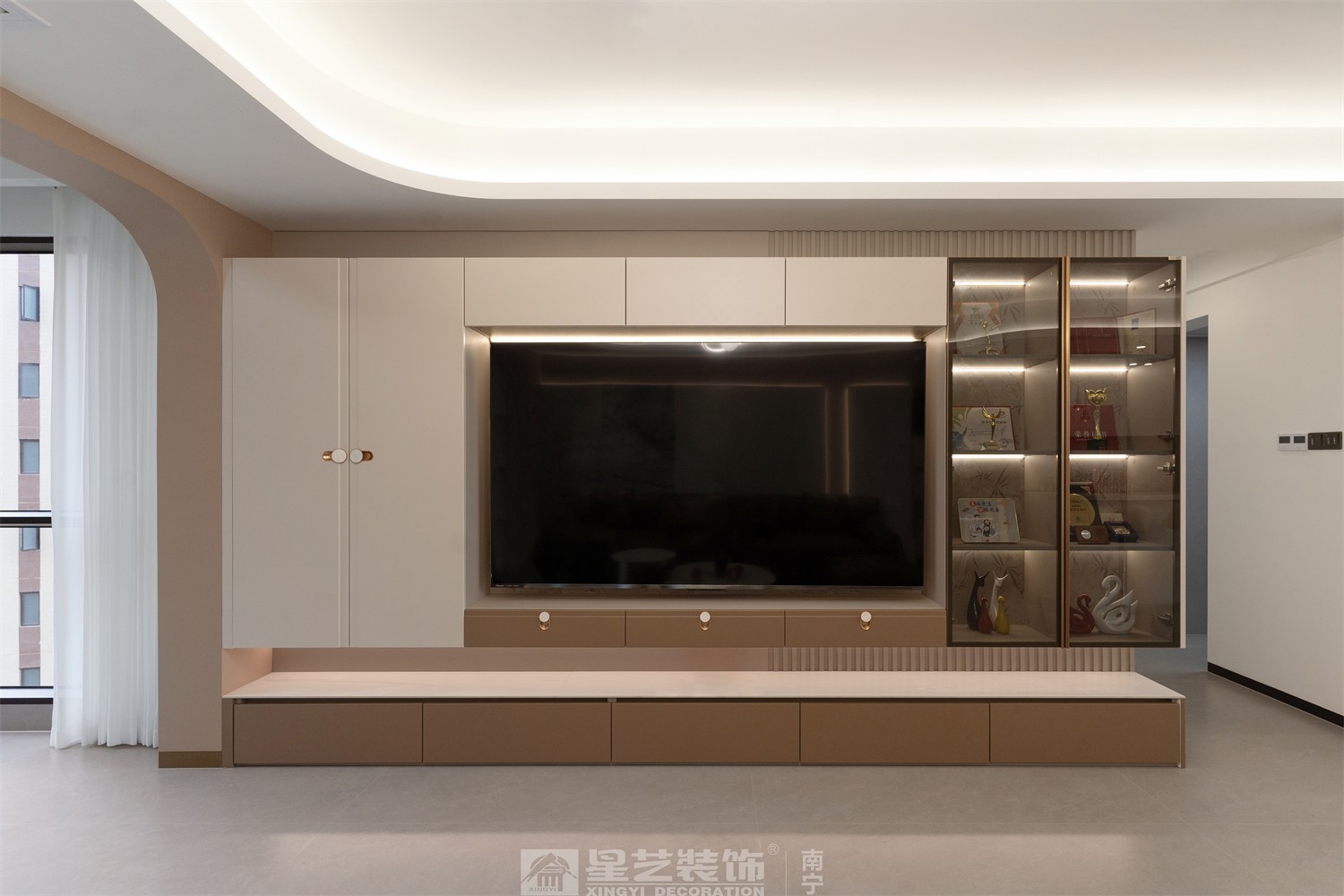 龍光天瀛140平意式輕奢客廳裝修完工實(shí)景圖